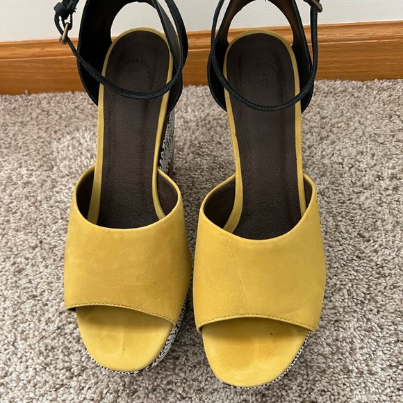 Anthropology Holding Horses wedges -9 1/2 - Picture 2 of 9